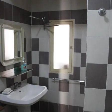 Basic 8 Bed Mixed Dorm 那不勒斯